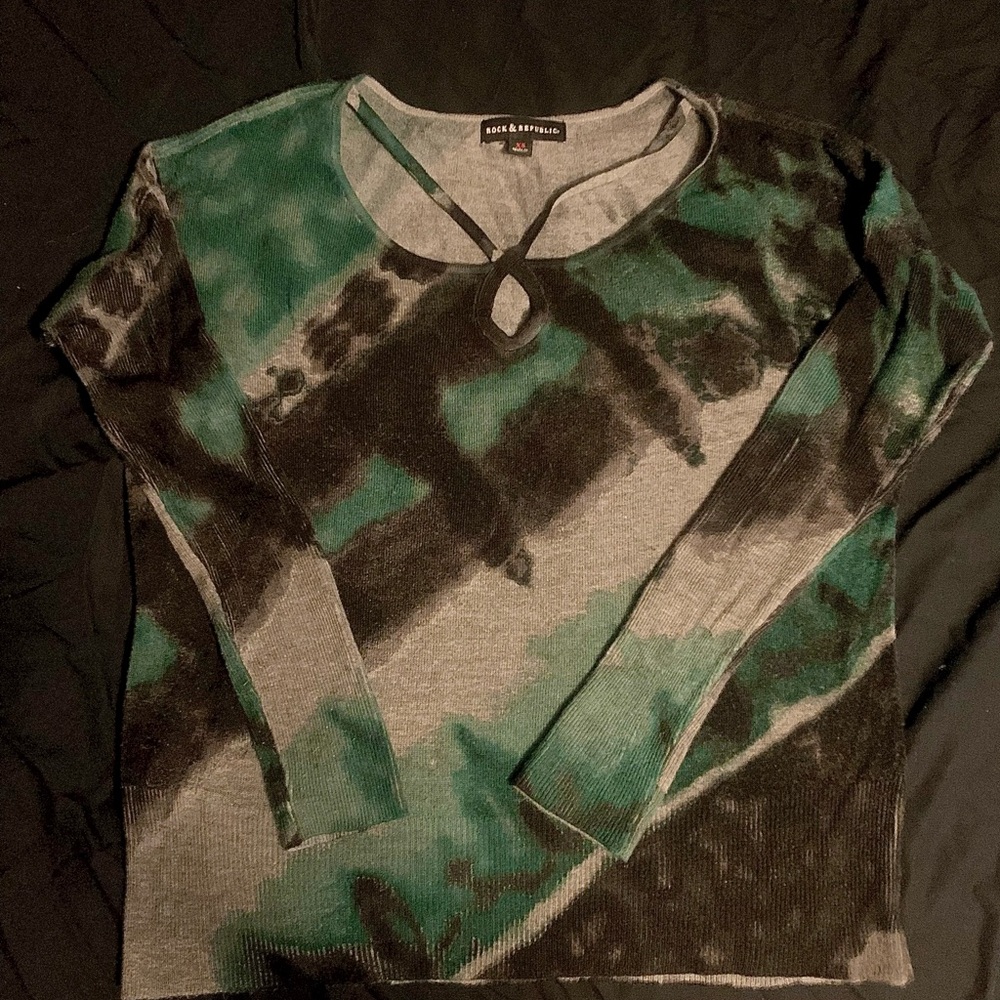 Women’s Rock and Republic sweater